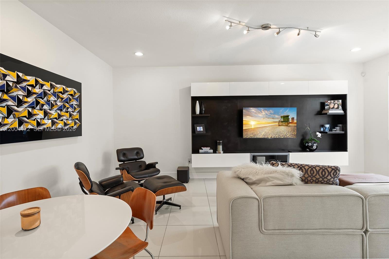 DORAL BREEZE - Residential