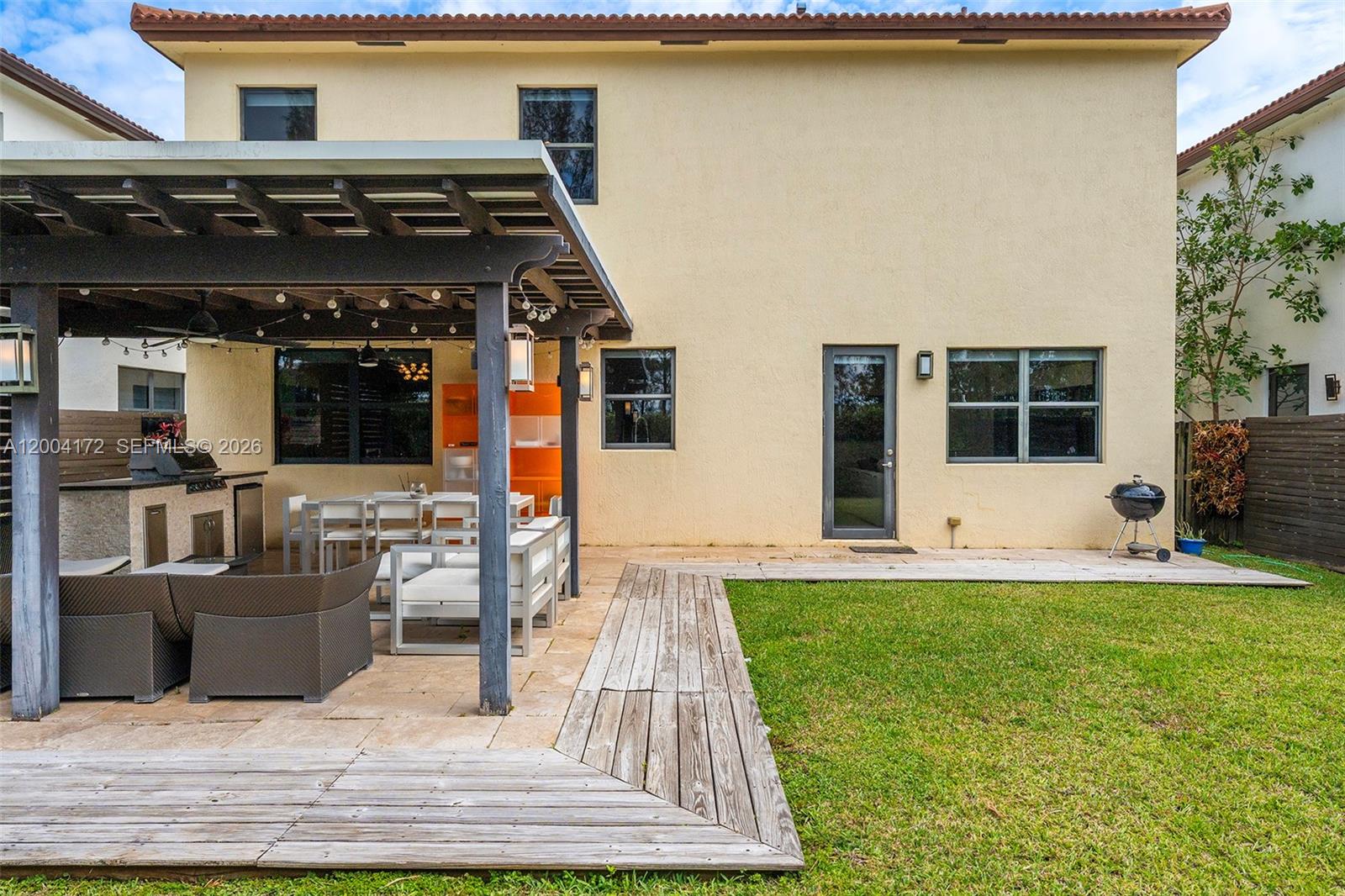 DORAL BREEZE - Residential