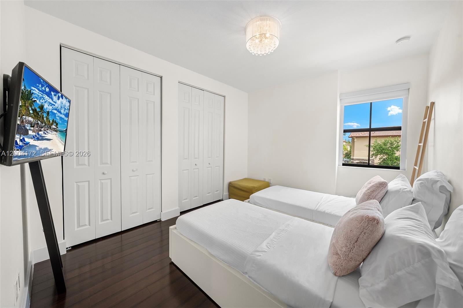 DORAL BREEZE - Residential