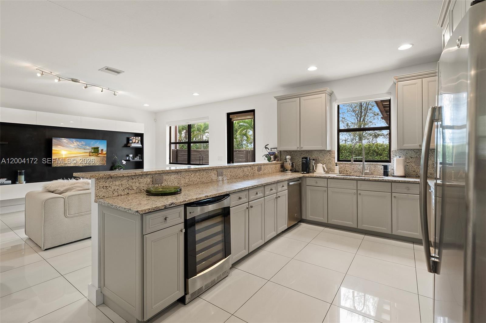 DORAL BREEZE - Residential