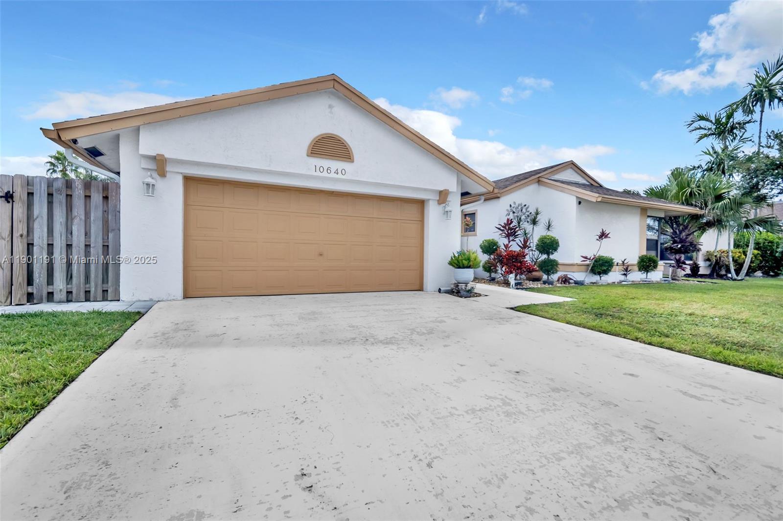 10640 NW 32nd St