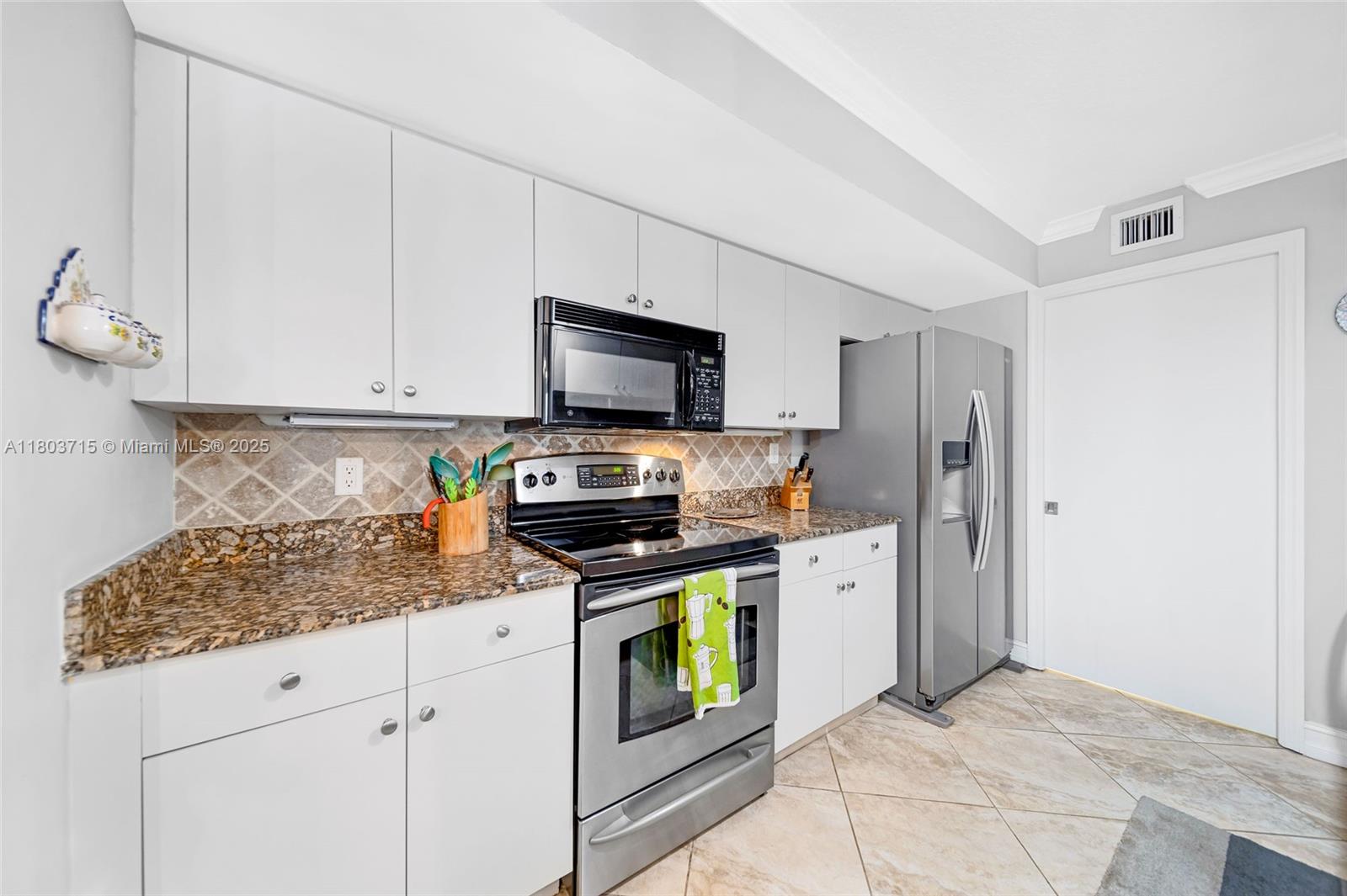 Rental Property at 6917 Collins Ave 708, Miami Beach, Miami-Dade County, Florida - Bedrooms: 1 
Bathrooms: 2  - $2,900 MO.