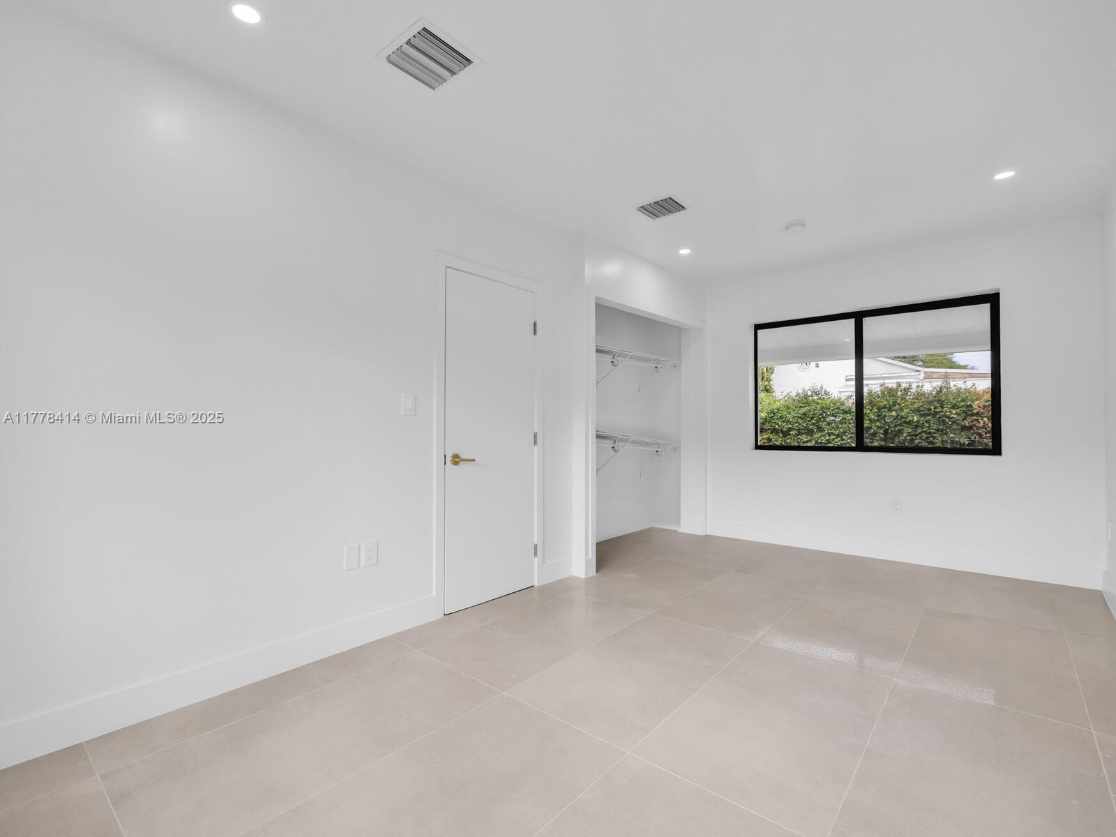 NORTH MIAMI ESTS - Residential Income