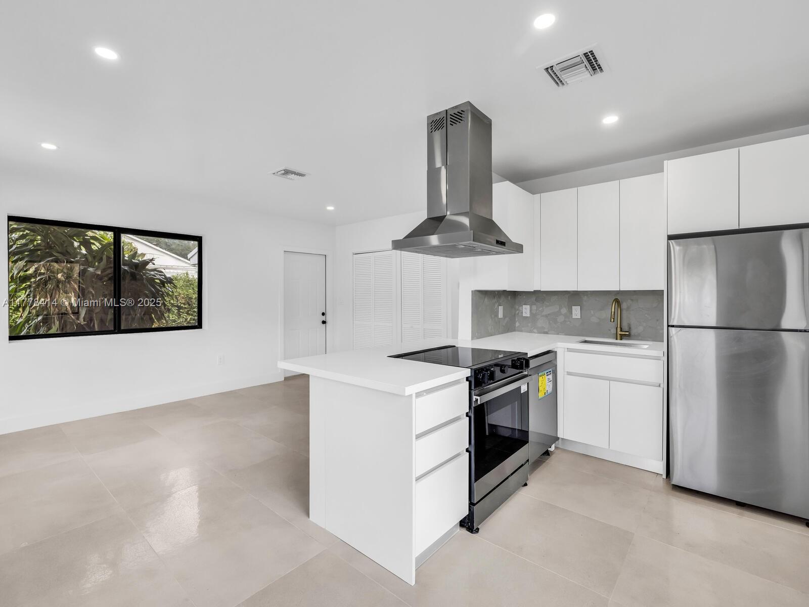 1320 NW 44th St