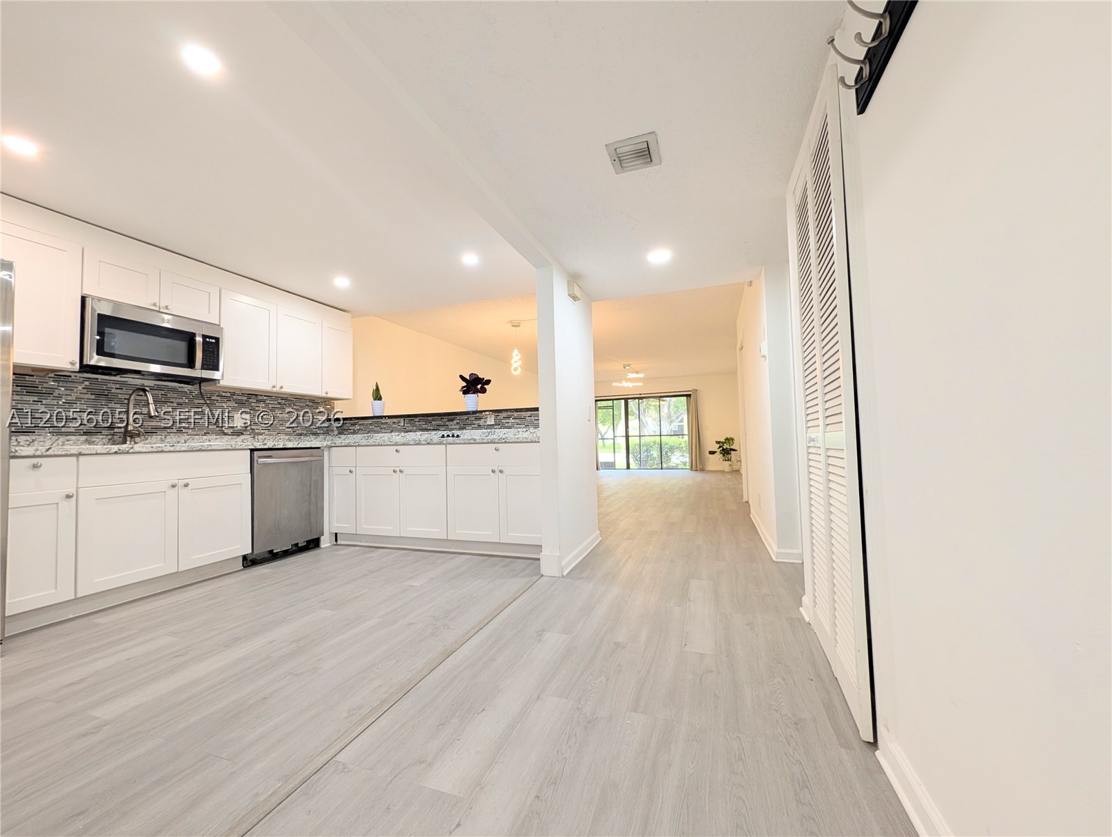 310 Lakeview Dr 105