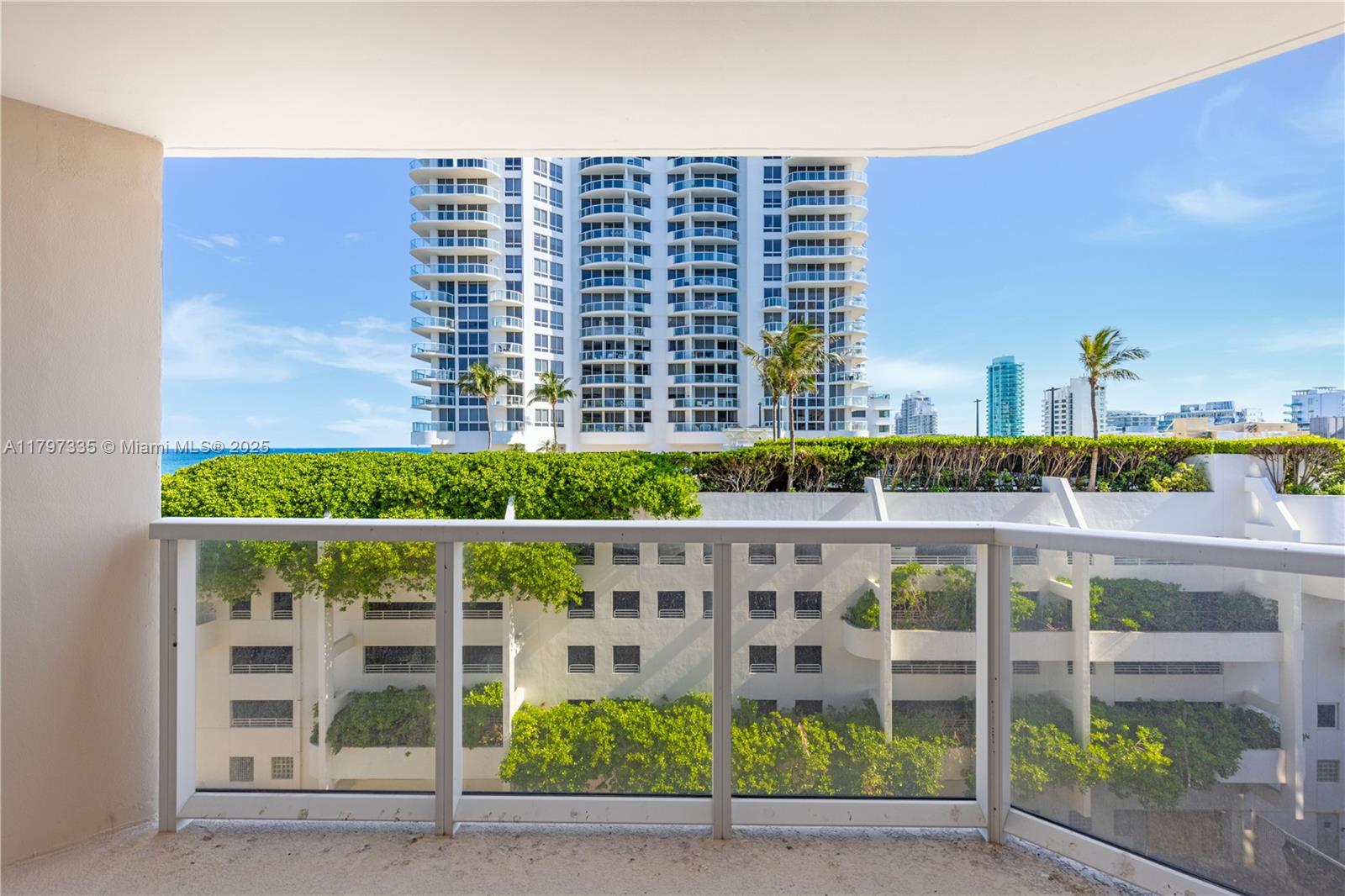 6423 Collins Ave 703