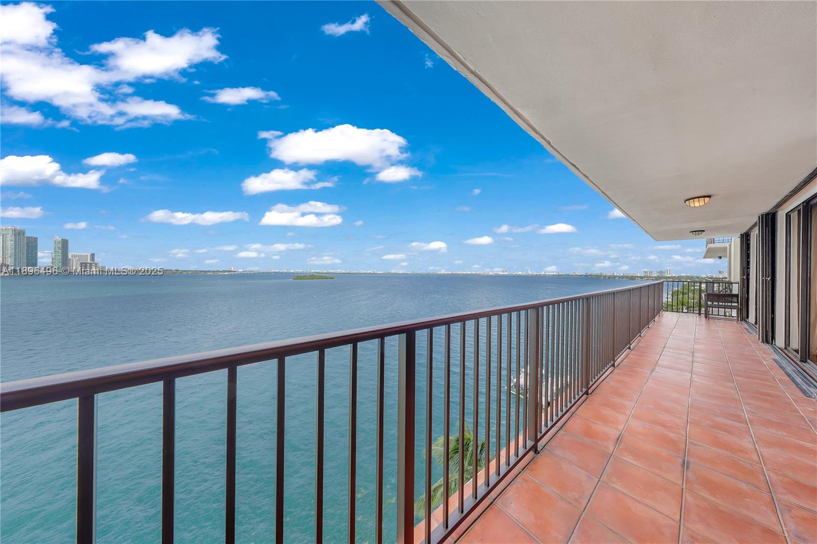 VENETIAN ISLE CONDO - Residential