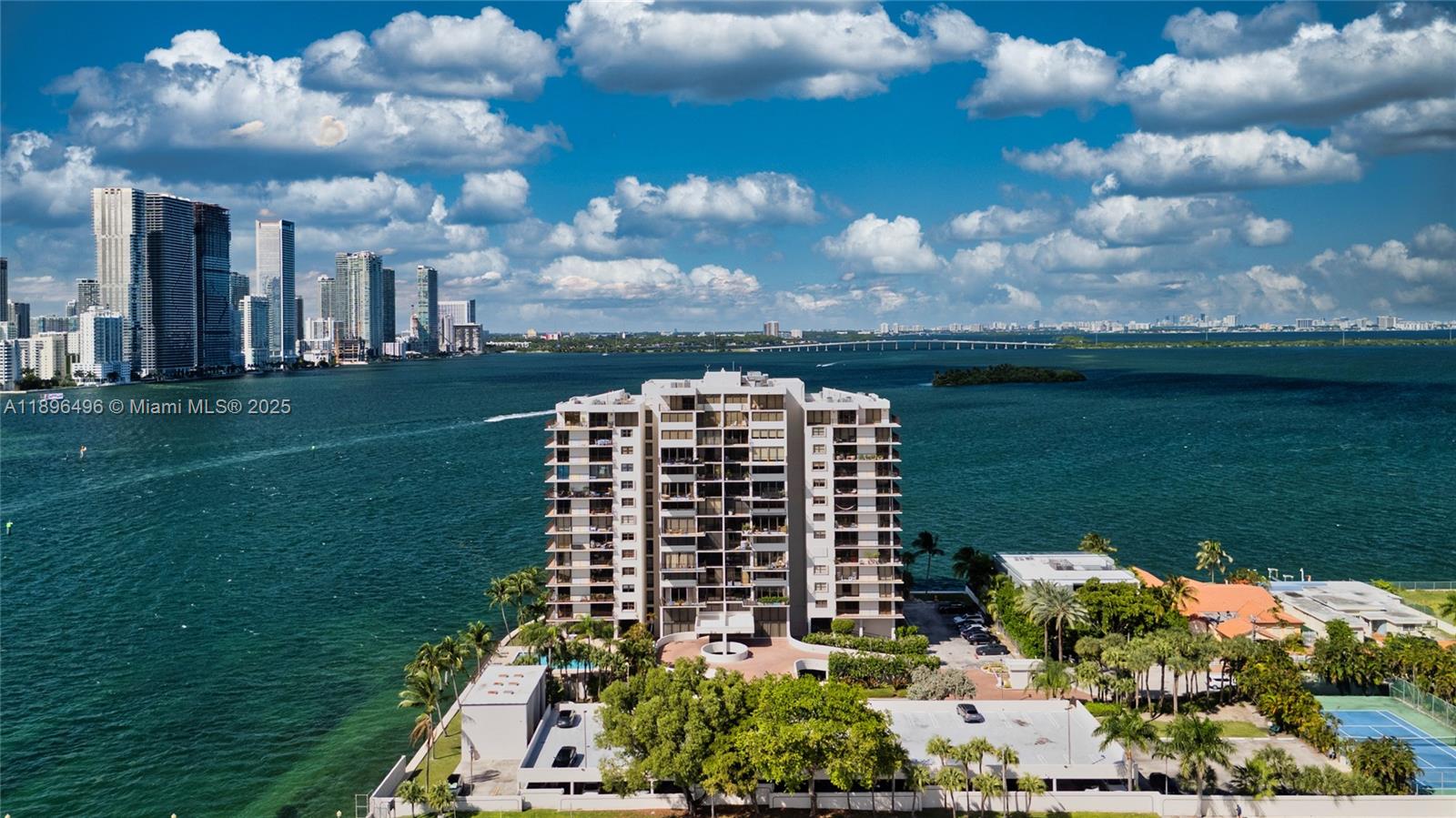 VENETIAN ISLE CONDO - Residential