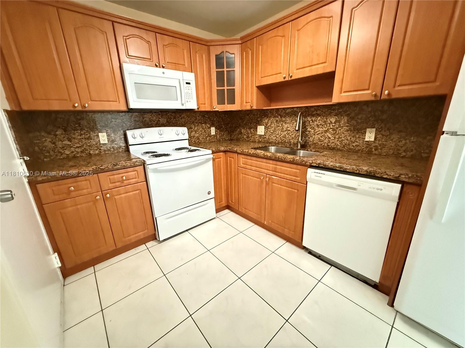 400 Kings Point Dr 318
