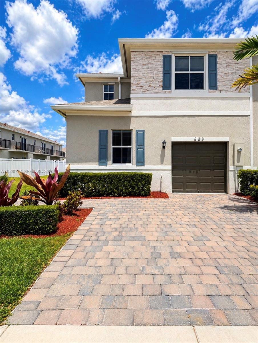823 SE 17th St