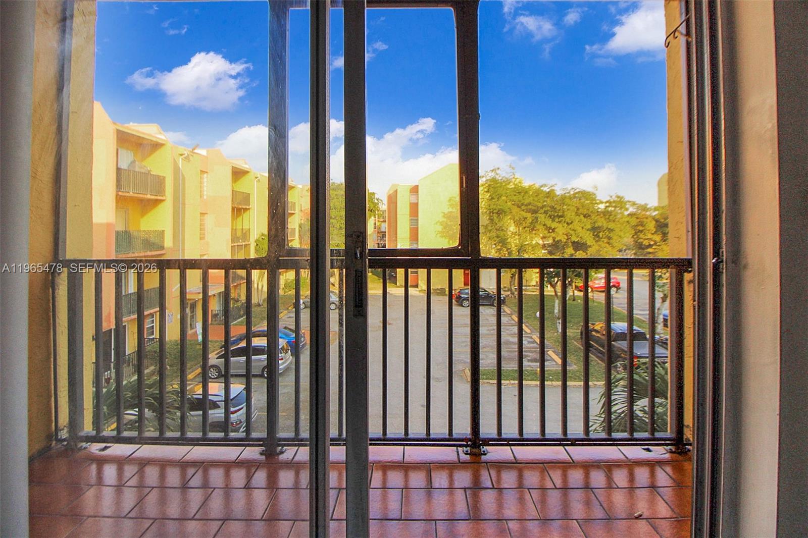 SUNSET VILLAS NO 3 CONDO - Residential