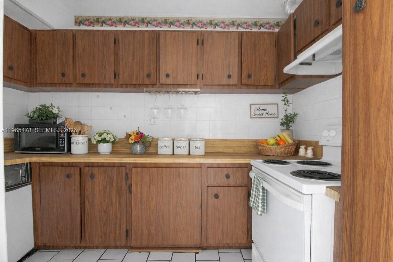 SUNSET VILLAS NO 3 CONDO - Residential