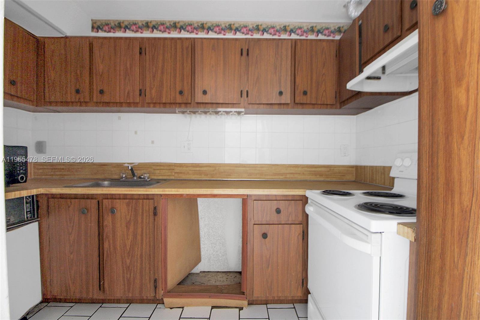 SUNSET VILLAS NO 3 CONDO - Residential