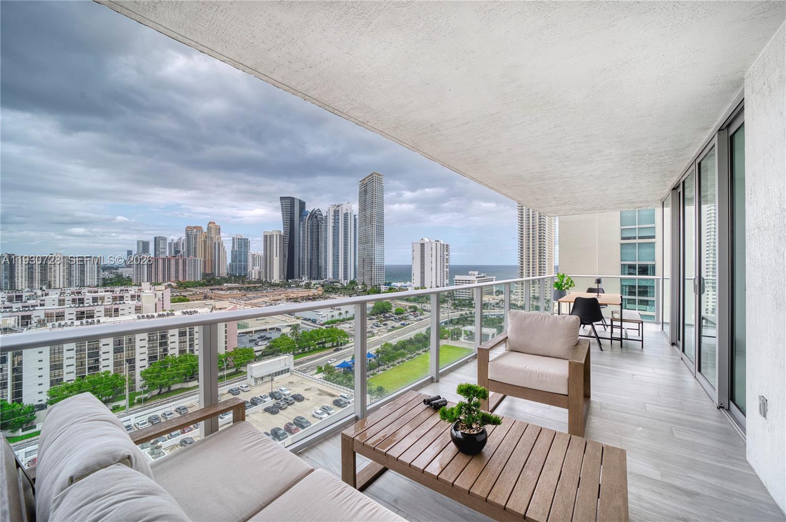 PARQUE TOWERS CONDO - Residential