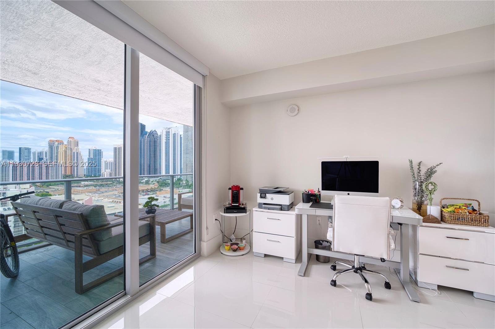PARQUE TOWERS CONDO - Residential