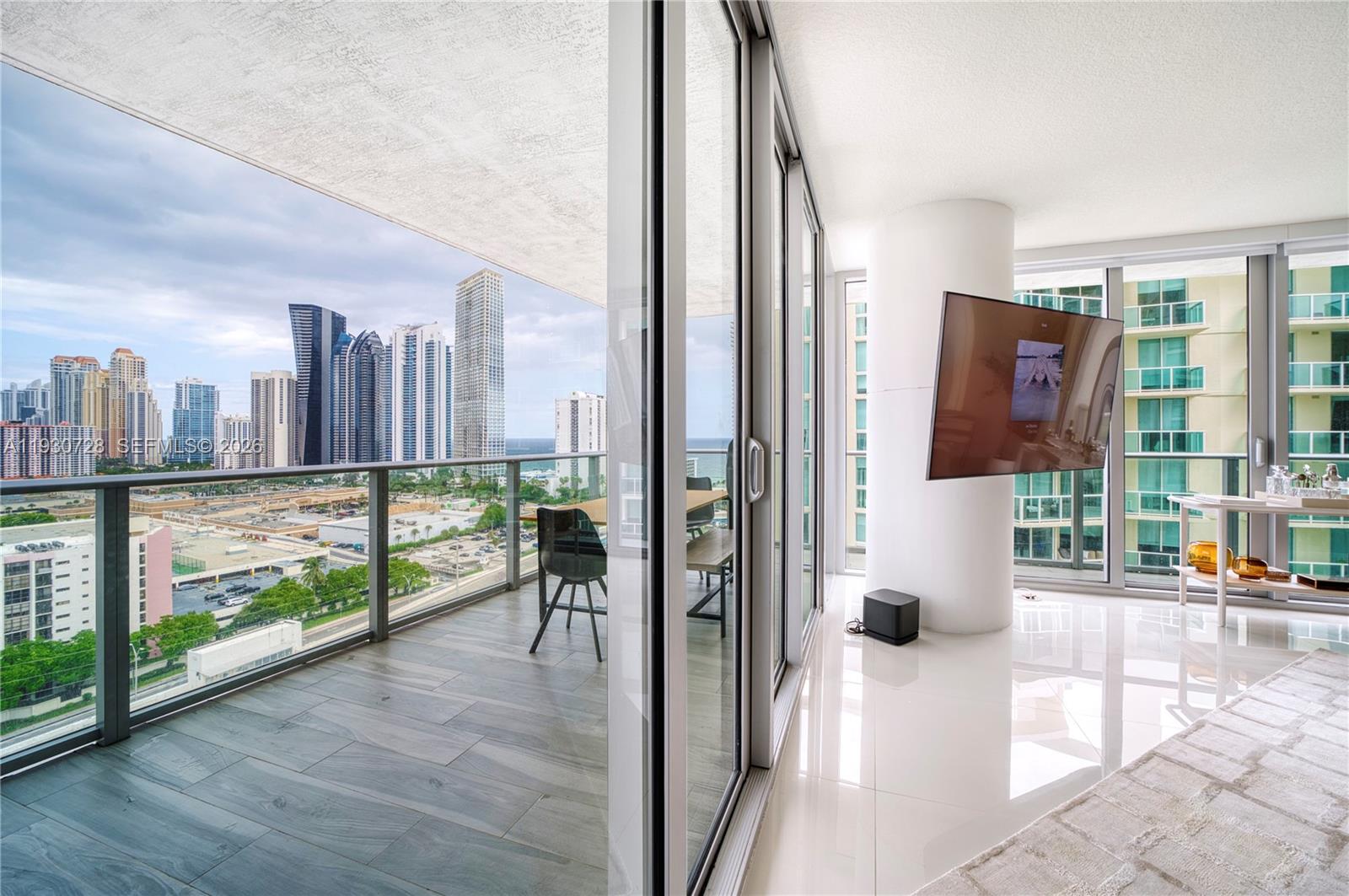 PARQUE TOWERS CONDO - Residential