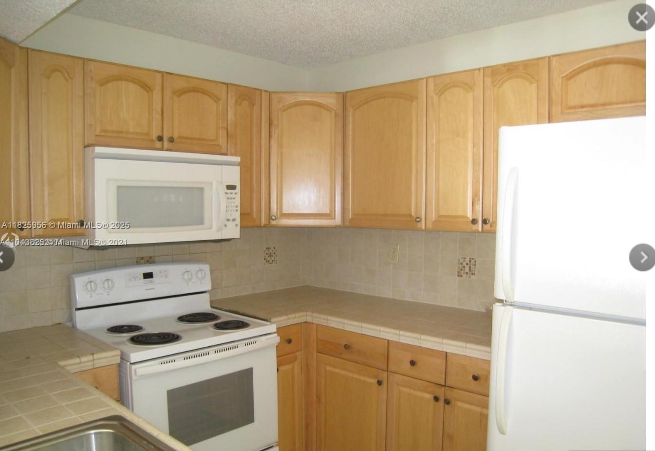 PALMS OF PEMBROKE CONDO - Residential Lease