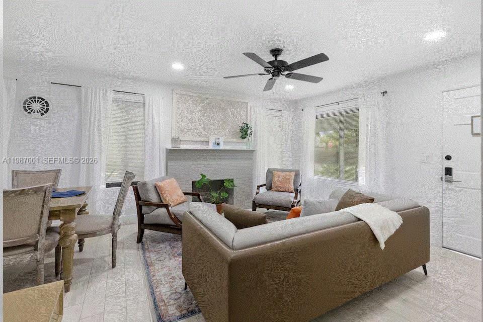 OAKLAND PARK SECOND ADD - Residential