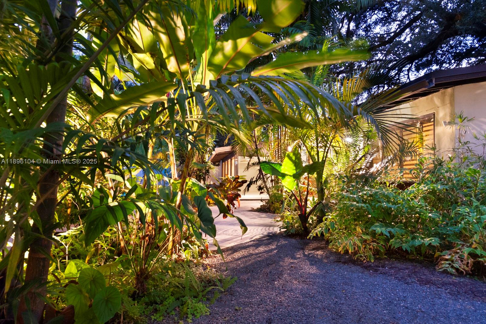 BISCAYNE LAWN AMD PLAT - Residential