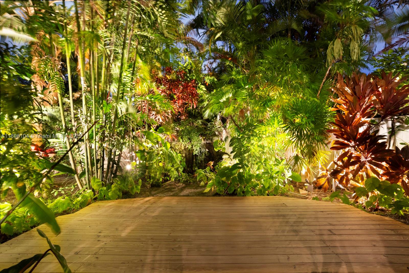 BISCAYNE LAWN AMD PLAT - Residential