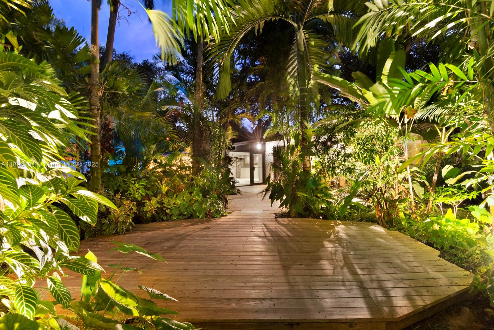 BISCAYNE LAWN AMD PLAT - Residential