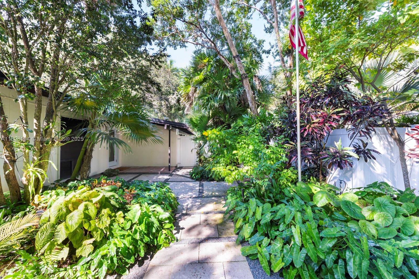 BISCAYNE LAWN AMD PLAT - Residential