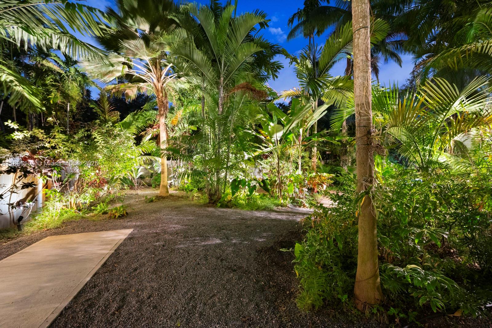 BISCAYNE LAWN AMD PLAT - Residential