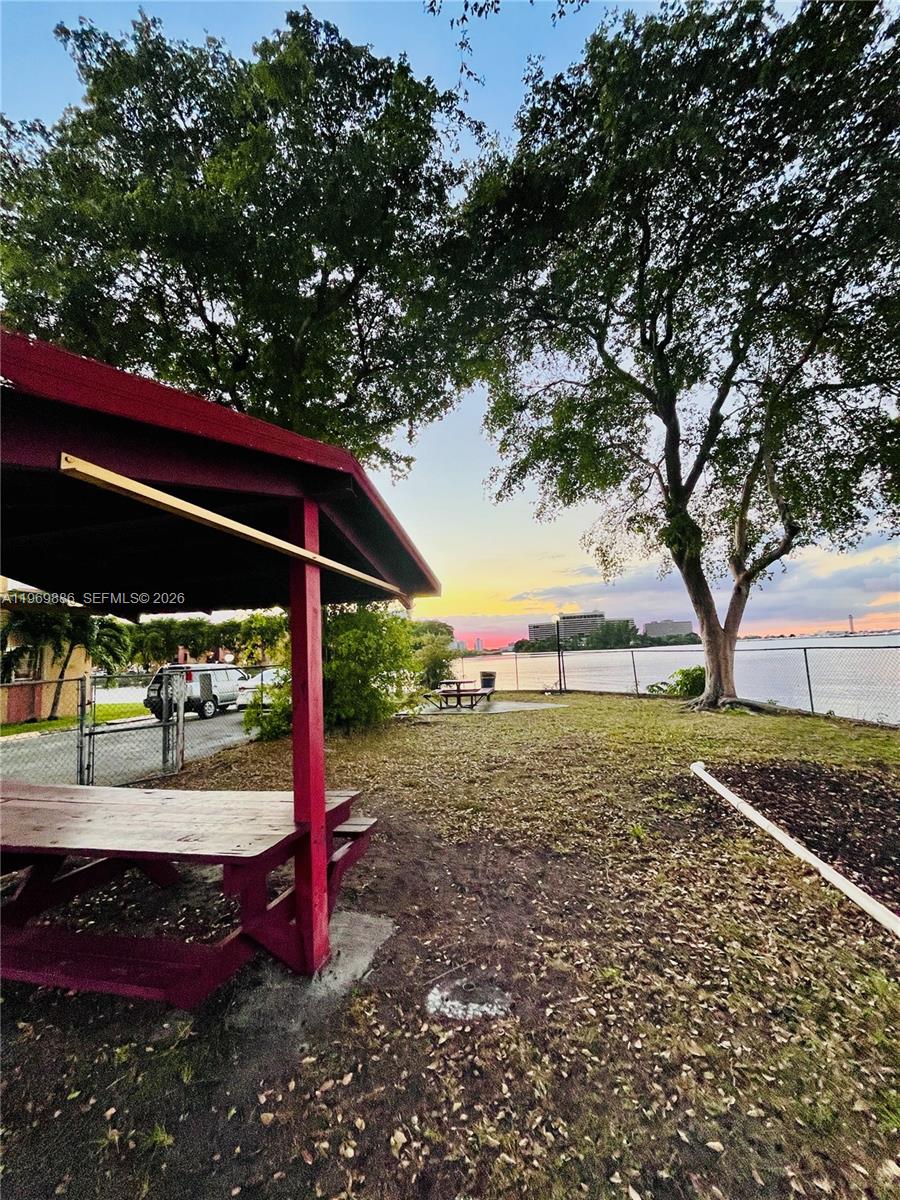 SUNSET VILLAS NO 3 CONDO - Residential