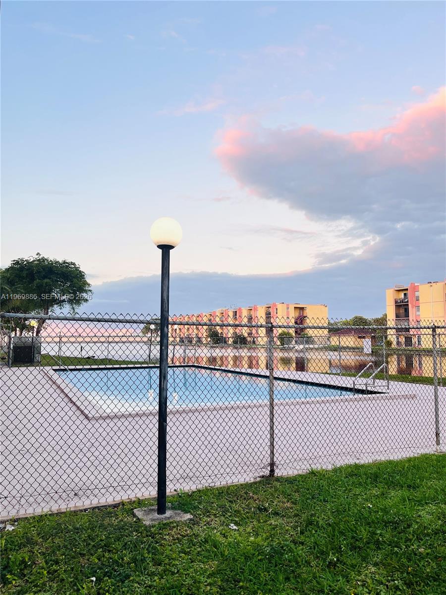 SUNSET VILLAS NO 3 CONDO - Residential