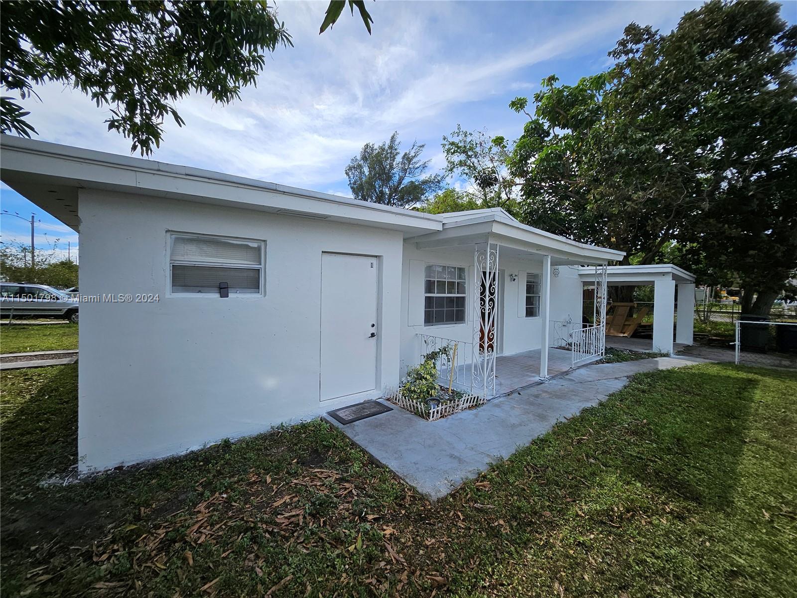 PARADISE MANOR - Residential