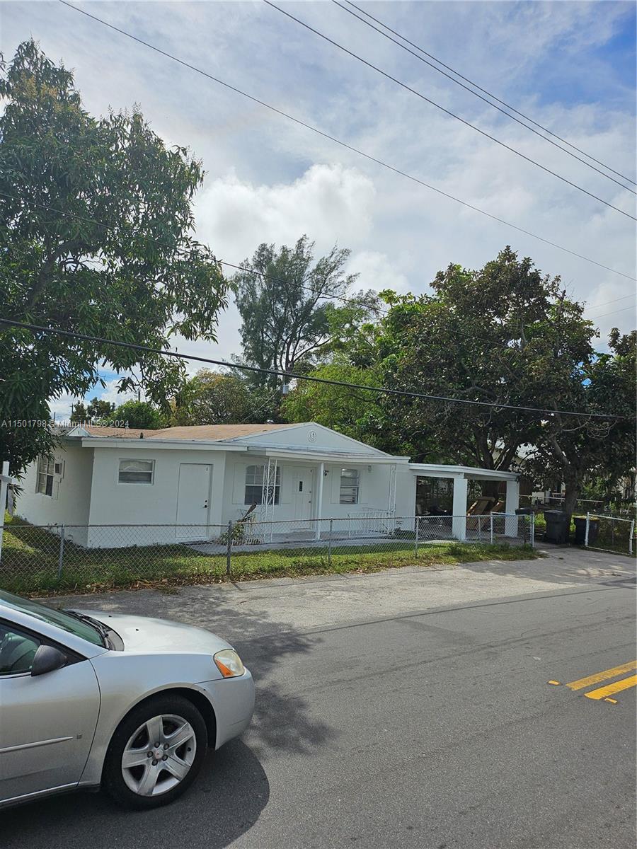 PARADISE MANOR - Residential
