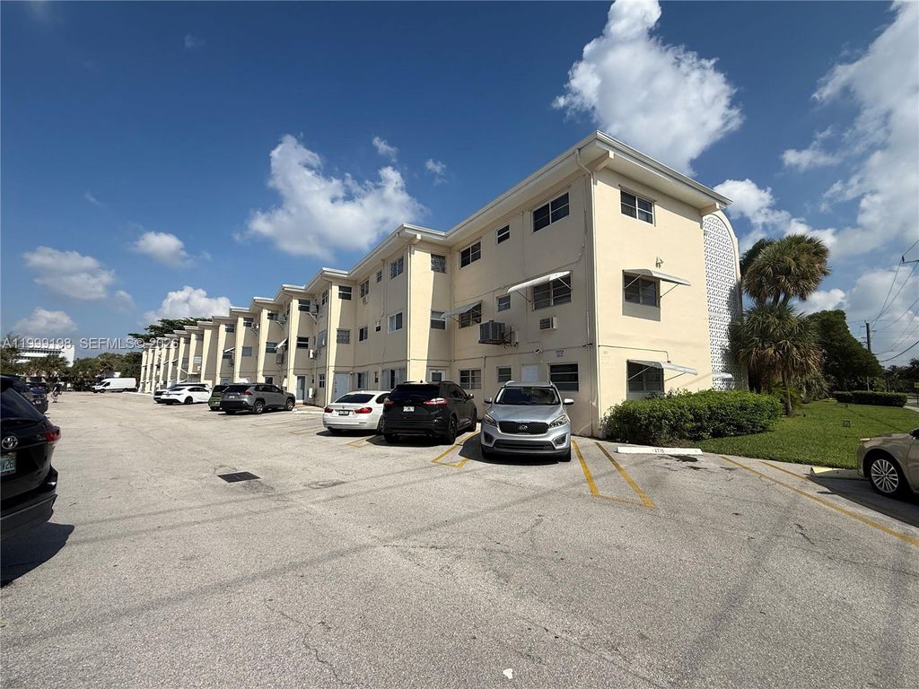 Photo of 141 NE 10th Ave #17B, Hallandale Beach, FL 33009 (MLS # A11999198)