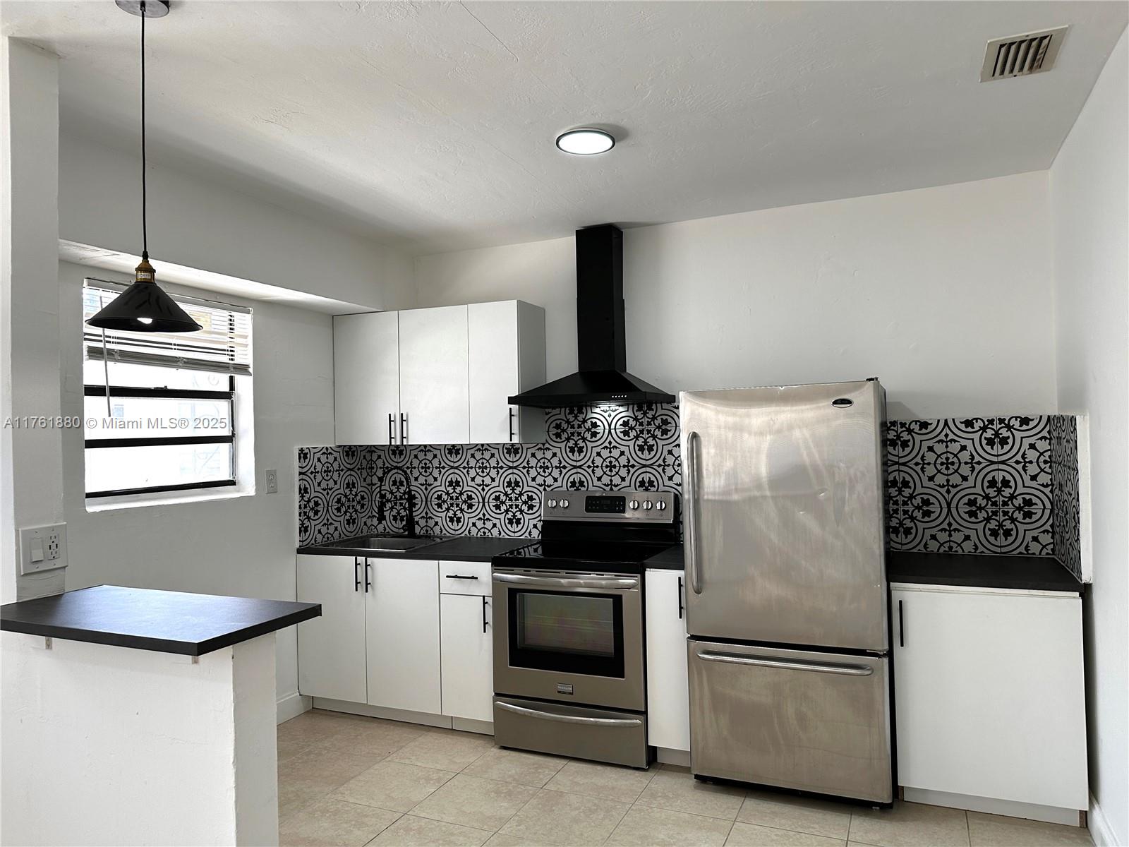 Rental Property at 110 Ne 55th St 4, Miami, Broward County, Florida - Bedrooms: 1 
Bathrooms: 1  - $1,700 MO.