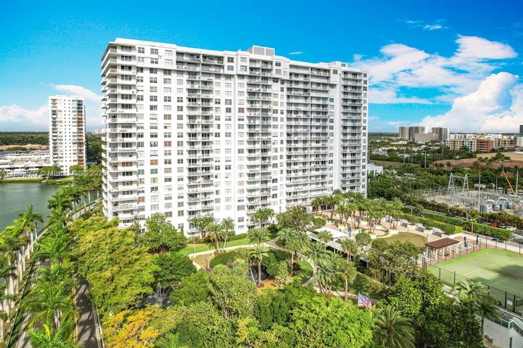 ADMIRALS PORT CONDO-EAST - Residential