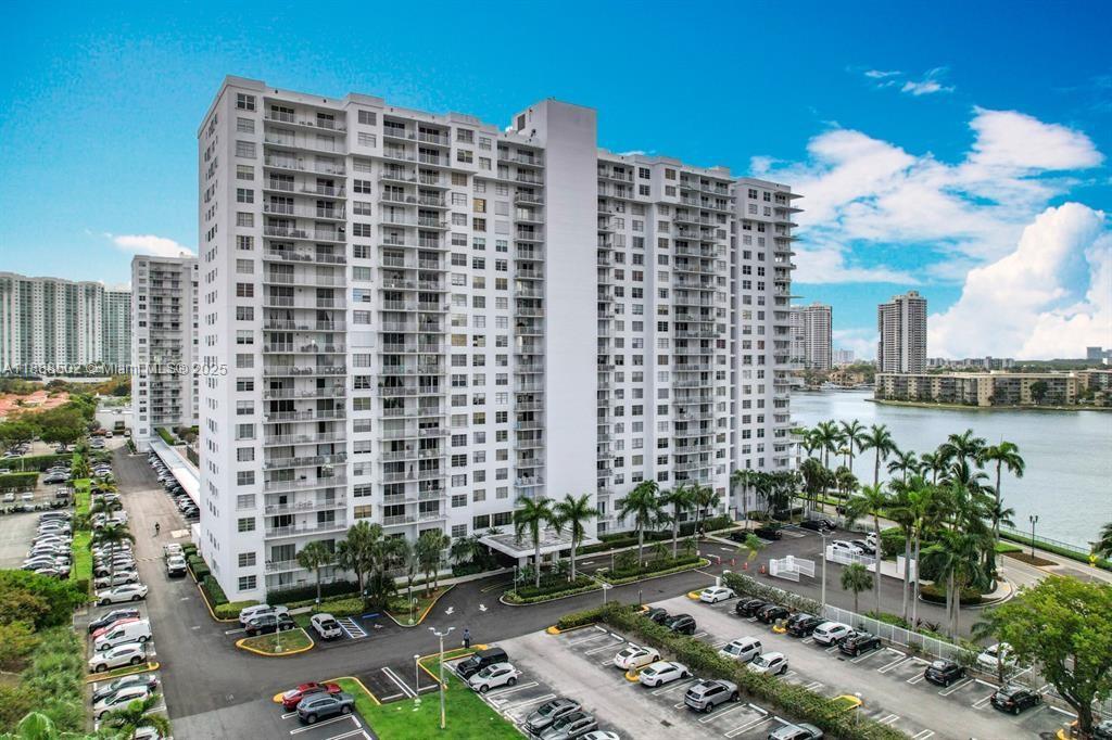 ADMIRALS PORT CONDO-EAST - Residential