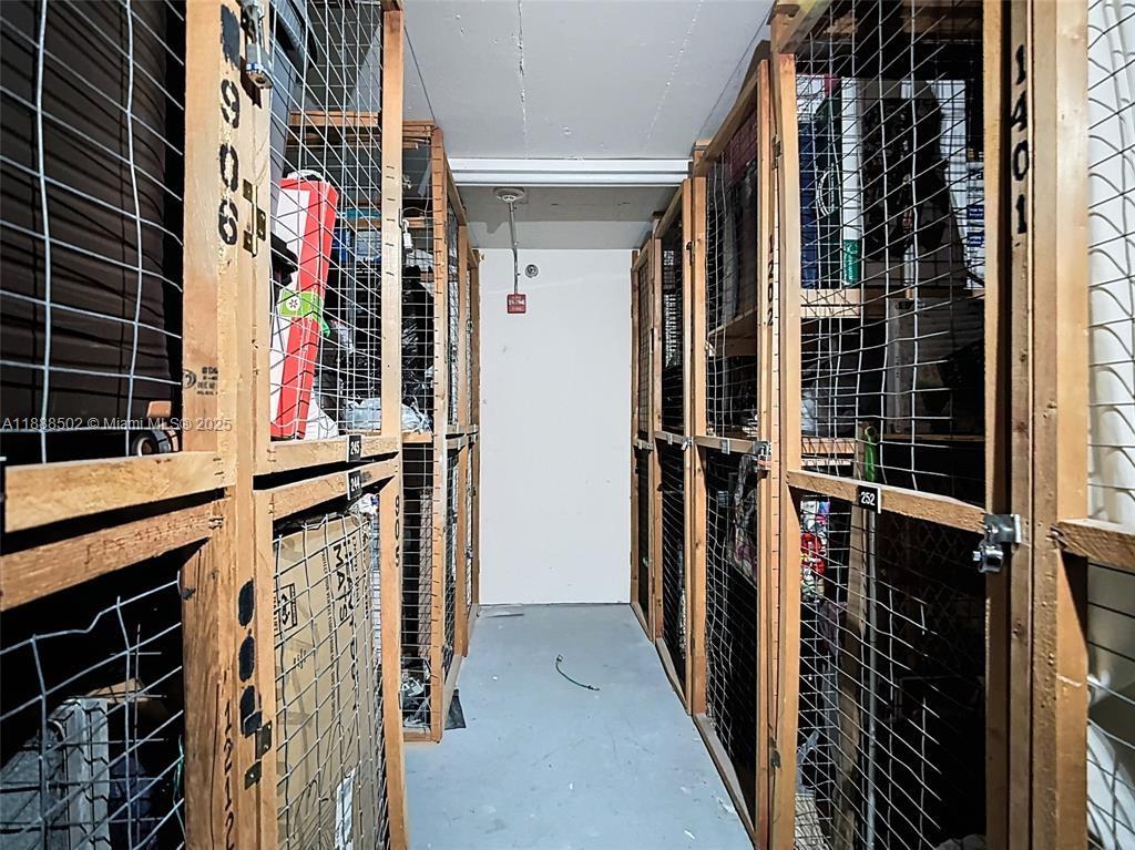 ADMIRALS PORT CONDO-EAST - Residential