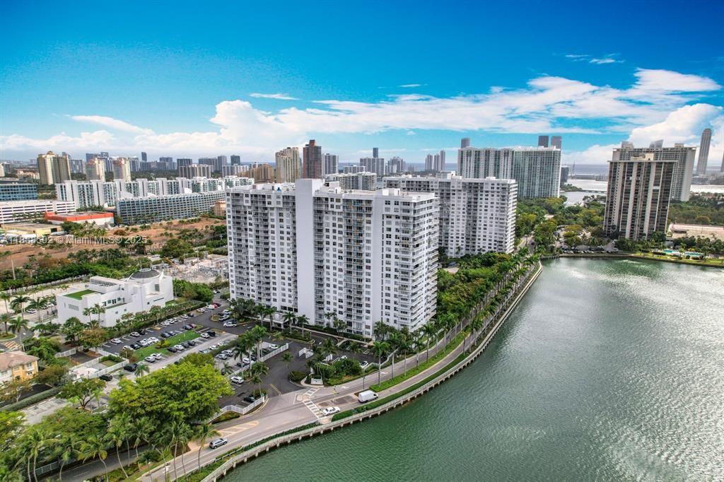 ADMIRALS PORT CONDO-EAST - Residential