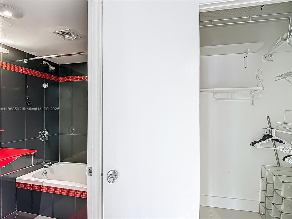 ADMIRALS PORT CONDO-EAST - Residential