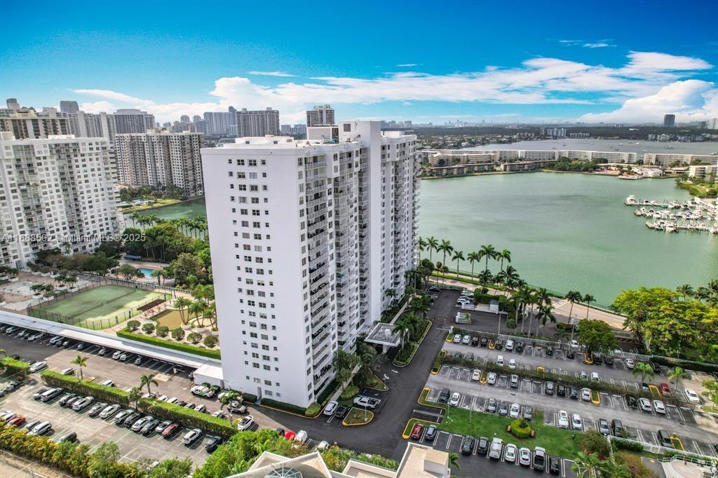 ADMIRALS PORT CONDO-EAST - Residential
