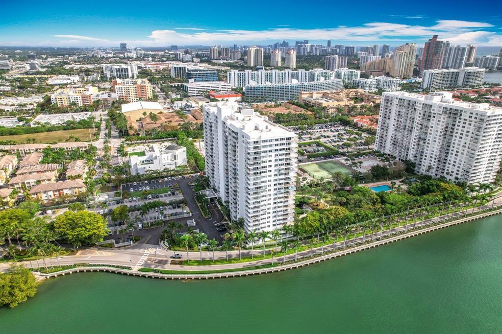 ADMIRALS PORT CONDO-EAST - Residential