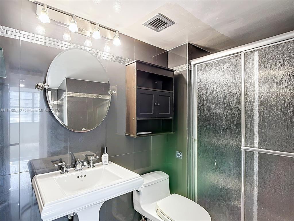 ADMIRALS PORT CONDO-EAST - Residential