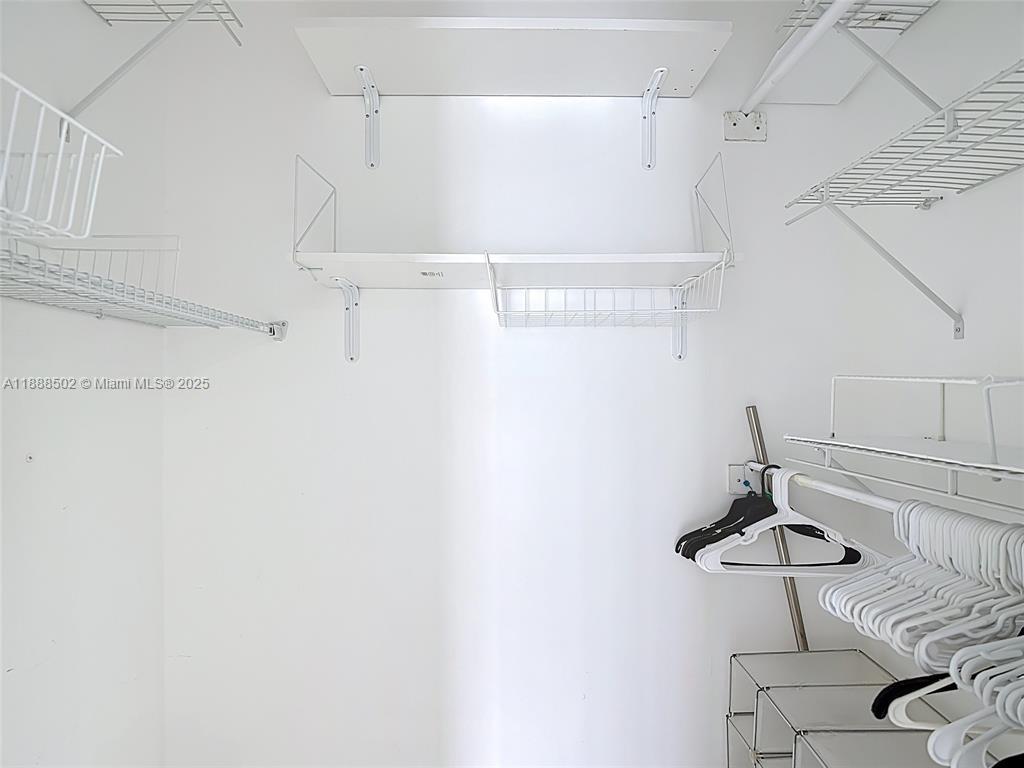 ADMIRALS PORT CONDO-EAST - Residential