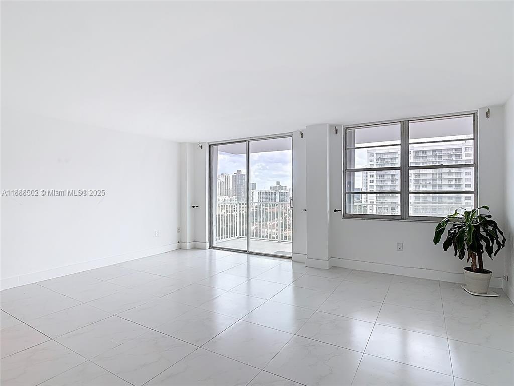 ADMIRALS PORT CONDO-EAST - Residential