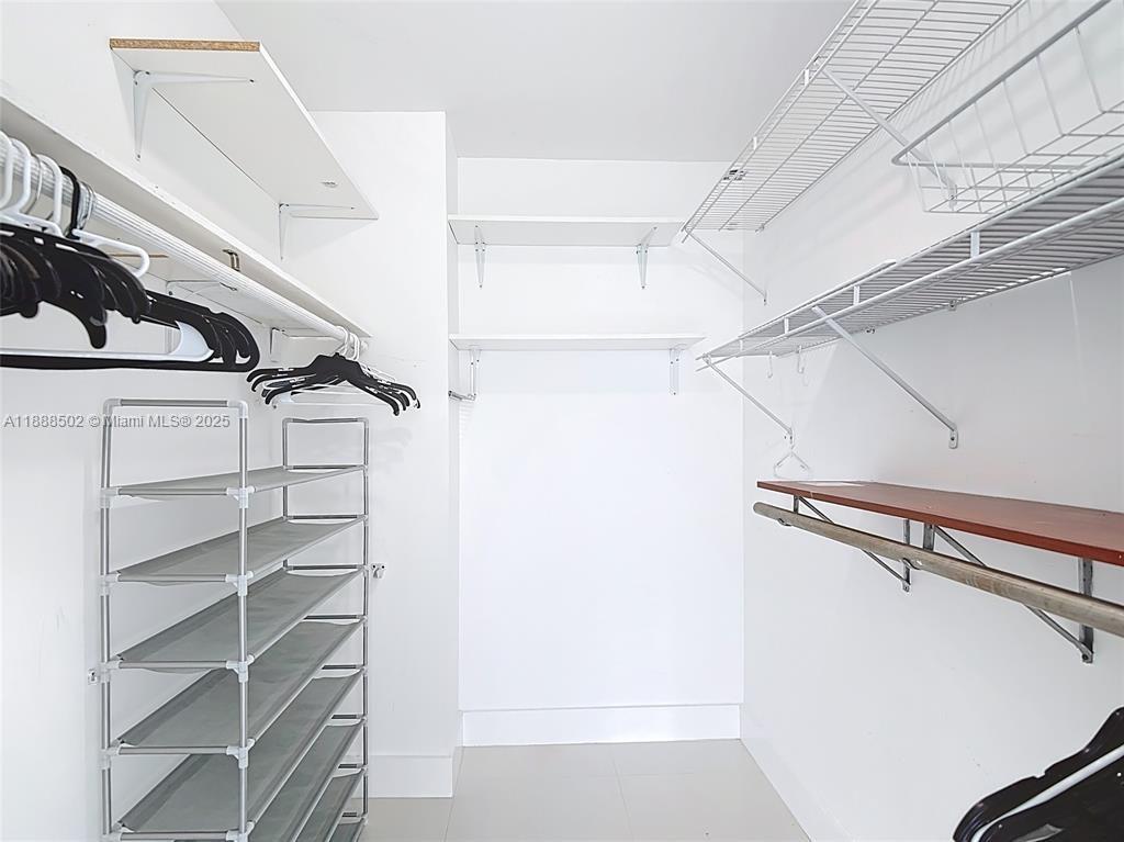 ADMIRALS PORT CONDO-EAST - Residential