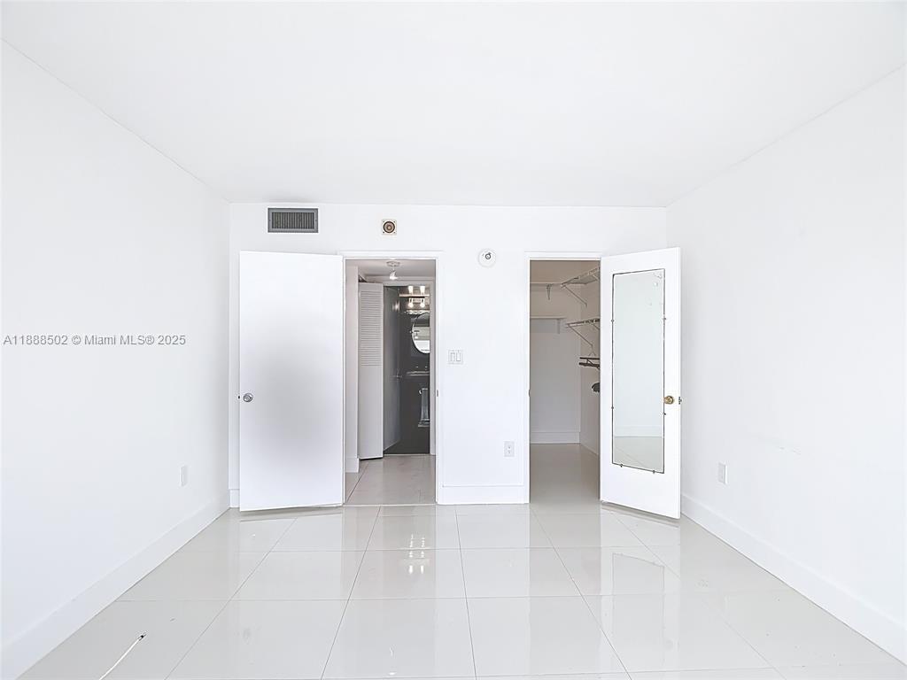 ADMIRALS PORT CONDO-EAST - Residential