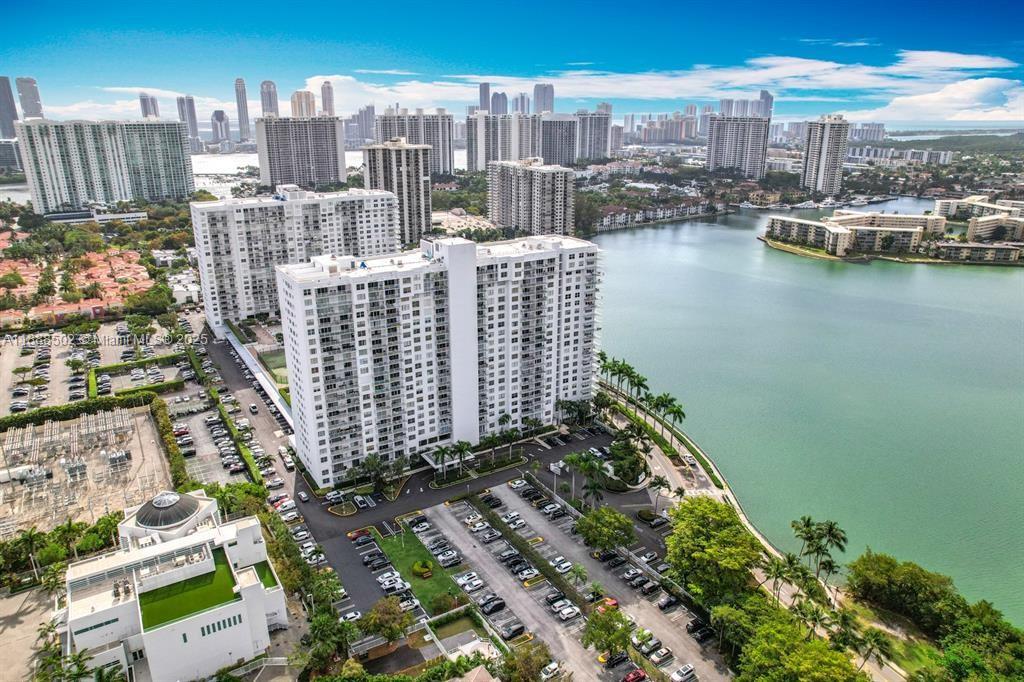 ADMIRALS PORT CONDO-EAST - Residential