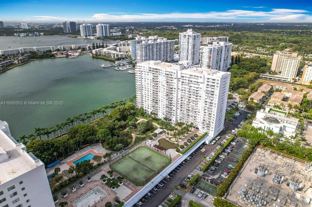 ADMIRALS PORT CONDO-EAST - Residential