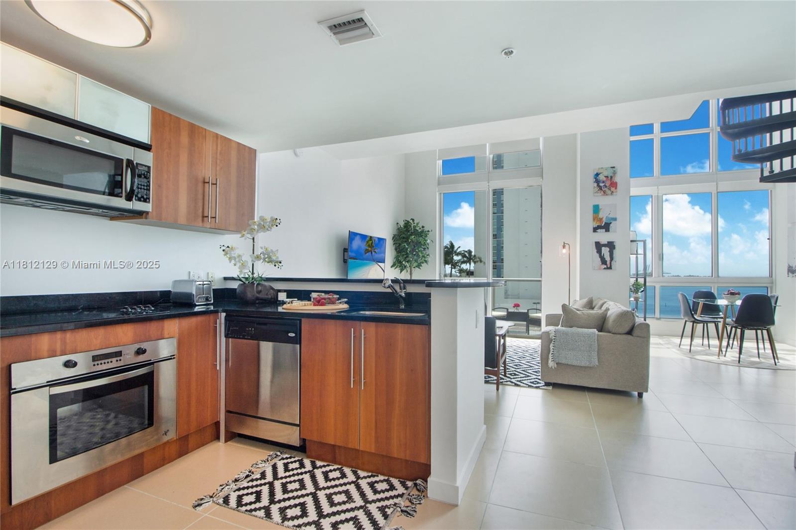 MET 1 CONDO - Residential Lease