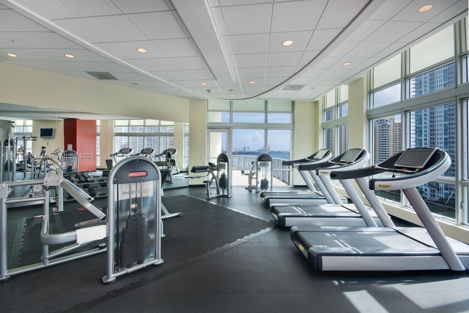 MET 1 CONDO - Residential Lease