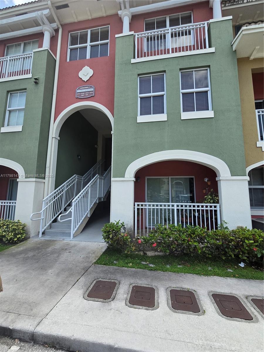 10902 Nw 83rd St 107, Doral, Miami-Dade County, Florida - 3 Bedrooms  
2 Bathrooms - 